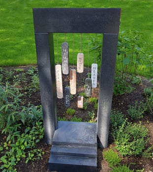 Grave design is very elaborate and often depends on the size of the grave. Grave design is very varied and often depends on the size of the grave.