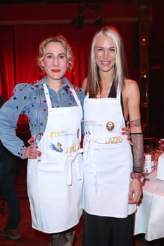 Julia Kretschmer-Wachsmann,Tessa Bergmeier,charity evening for the benefit of the air port of the Altona Children's Hospital at Cornelia Poletto's palazzo at the Horner Rennbahn,Hamburg,31.01.2024