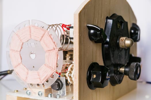 Inner life of a simple homebrew radio receiver