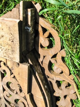 The device of a wooden clypeus. Clypeus window.