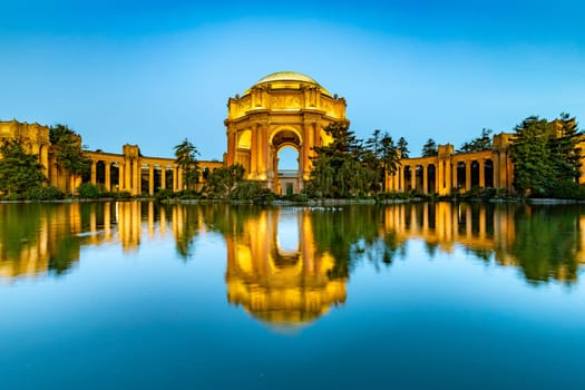 early morning view of palace of fine arts in San Francisco, USA