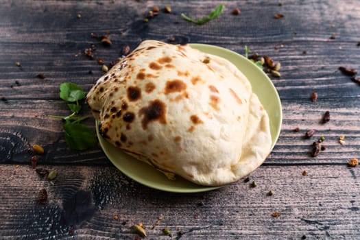 Indian food : Tasted and hot cheese naan