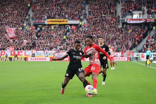Duel vs Buta (SG Eintracht Frankfurt) and Jordy Makengo (SC Freiburg) in the match of the 1. FBL: 23-24: 22.  DFL REGULATIONS PROHIBIT ANY USE OF PHOTOGRAPHS AS IMAGE SEQUENCES AND/OR QUASI-VIDEONann  Photo: Joachim Hahne/johapress
