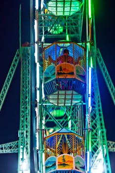 Delhi, India - November 17, 2011: people enjoy the big wheel in the amusement park in Delhi in front of the red fort