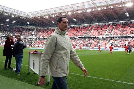 Coach Dino Toppmöller (SG Eintracht Frankfurt) at the match of the 1st FBL: 23-24: 22. Sptg. SC Freiburg - Eintracht Frankfurt  DFL REGULATIONS PROHIBIT ANY USE OF PHOTOGRAPHS AS IMAGE SEQUENCES AND/OR QUASI-VIDEONann  Photo: Joachim Hahne/johapress