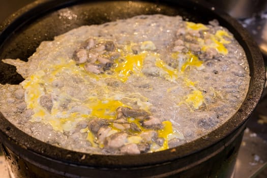 Cooking Taiwan famous Oyster omelette in local food store