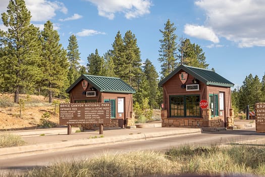 Bryce Canyon, USA - May 31, 2022: entrance hut and checkpoint with ticket sale for Bryce canyon national park.
