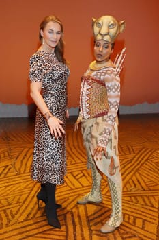 Caroline Beil, Nala, Caroline Beil besucht ihren Ex-Mann beim König der Löwen, Jerry Marwig spielt ab jetzt den Scar auf der Musicalbühne., Stage Theater im Hafen, Hamburg, 24.02.2024