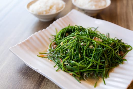 Stir fried white water snowflake stems with Cordia dichotoma