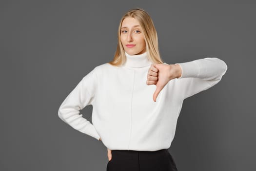 The gesture of a loser. The woman gave a thumbs down.