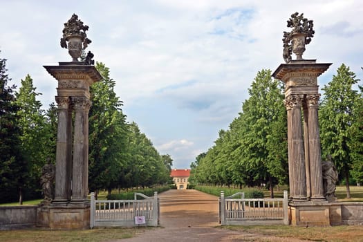 Eingang zum Schlosspark von Schloss Rheinsberg, Brandenburg, Deutschland