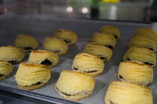Bake of crispy cake in the oven
