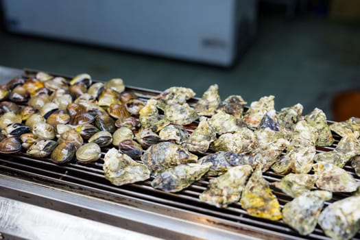 Grill oyster in the street market