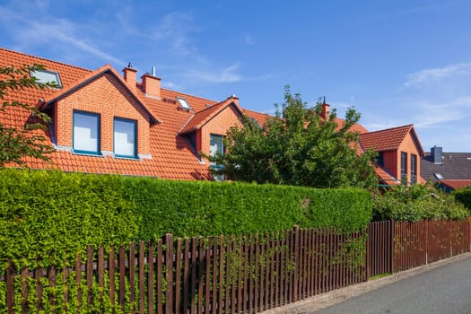 Residential buildings, modern residential buildings with garden hedge and garden fence, Wunstorf, Lower Saxony, Germany