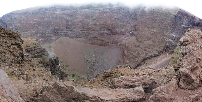 Vesuvius, a walk to Vesuvius tour for tourists.