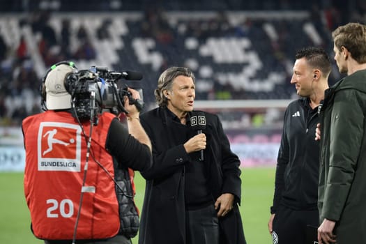 Urs Meier (ex-FIFA football referee and TV pundit) and referee: Sven Jablonski (Bremen) before the match of the 1st FBL: 23-24: 24.  DFL REGULATIONS PROHIBIT ANY USE OF PHOTOGRAPHS AS IMAGE SEQUENCES AND/OR QUASI-VIDEONann  Photo: Joachim Hahne/johapress