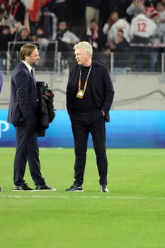 Coach David Moyes (West Ham United) inspecting the pitch before the Europa League match - Round of 16: SC Freiburg vs West Ham United