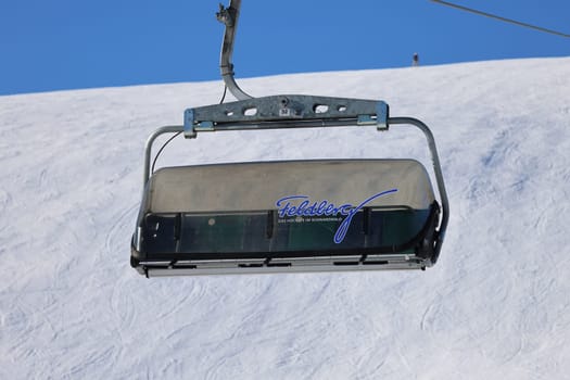 Empty chairlift on the opening weekend of the 2023-24 winter sports season  In picture-perfect weather with blue skies,pure sunshine and over half a metre of snow,the ski season was opened on the 1,493-metre-high Feldberg (Breisgau-Hochschwarzwald district). Several hundred winter sports enthusiasts frolicked in the snow on skis and snowboards. Others took the opportunity for a first winter walk or a toboggan ride in a dreamlike snow-covered winter landscape on the Höchsten. But in the next few days the weather is expected to become more unstable again
