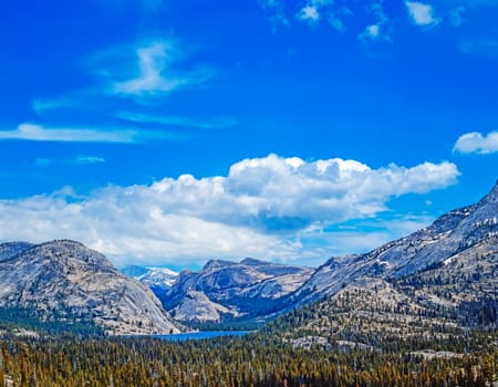 Tenaya Lake in Yosemite National Park, California