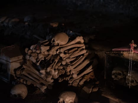 Skull and bones in ancient ossuary, Naples