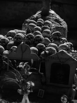 Skull and bones in ancient ossuary, Naples