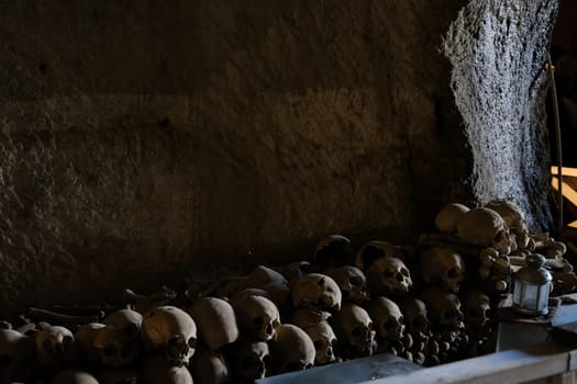 Skull and bones in ancient ossuary, Naples