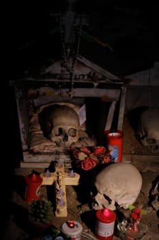 Skull and bones in ancient ossuary, Naples
