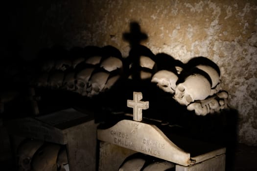 Skull and bones in ancient ossuary, Naples