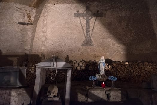 Skull and bones in ancient ossuary, Naples