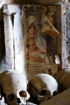 Skull and bones in ancient ossuary, Naples