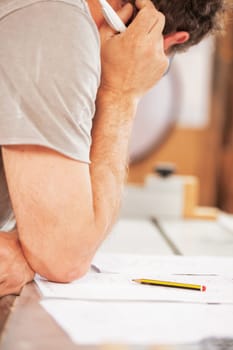 Craftsman carpenter designs and calculates, evaluates and thinks carefully before operating. You struggle with your hands and also with your brain, but it is always better to do this first.
