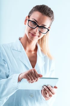 Cheerful woman in a white lab coat with a tablet, a tech expert. She promotes critical use of technology for data analysis and verification, while encouraging knowledge sharing through apps and intern