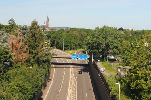 View of the Reuterstreet in Bonn with a sign indicating the A565