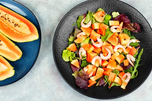 Salad with fresh papaya, shrimp, prawns and greens. Thai food.