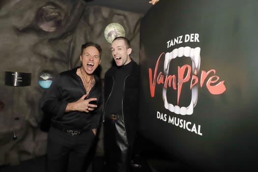 Rob Fowler,Jonas Steppe flying fox Foxy,DANCE OF THE VAMPIRES actors in Fledermaushöhle in Bad Segeberg, Press event at the Noctalis Bat Centre,sponsorship of the fruit bat Foxy