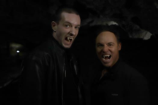Jonas Steppe,Rob Fowler,DANCE OF THE VAMPIRES actors in Fledermaushöhle in Bad Segeberg, Press event at the Noctalis Bat Centre,sponsorship of the fruit bat Foxy