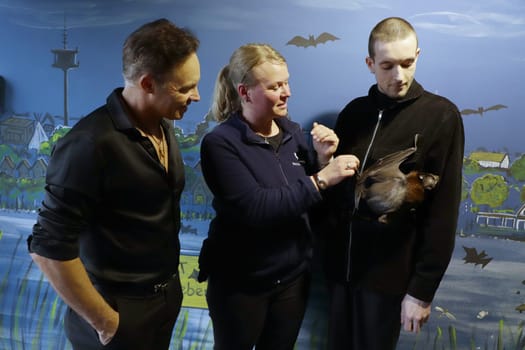 Rob Fowler,Christina Paape Genz (employee),Jonas Steppe,flying fox Foxy,DANCE OF THE VAMPIRES actors in Fledermaushöhle in Bad Segeberg, Press event at the Noctalis Bat Centre,sponsorship of the fruit bat Foxy