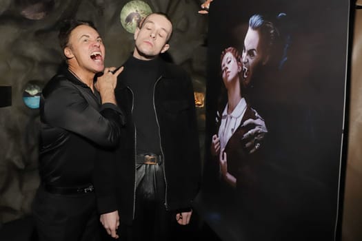 Rob Fowler,Jonas Steppe flying fox Foxy,DANCE OF THE VAMPIRES actors in Fledermaushöhle in Bad Segeberg, Press event at the Noctalis Bat Centre,sponsorship of the fruit bat Foxy