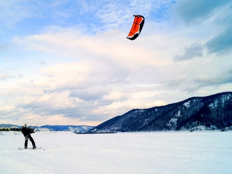 Flying on a wing. The parachute to hover. Skydiving, sport for the brave.