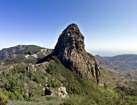 Blick vom Aussichtspunkt Los Roques auf den Roque de Agando im Nationalpark Garajonay, La Gomera, Kanarische Inseln, Spanien