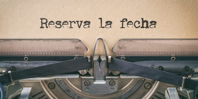 Text written with a vintage typewriter - Save the date in spanish