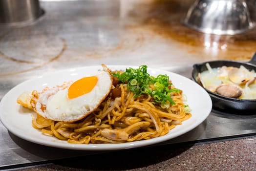 Japanese fry noodles with egg