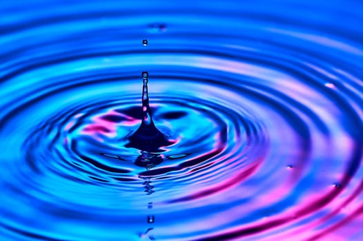 a drop of water falling into the water and creating waves. High quality photo