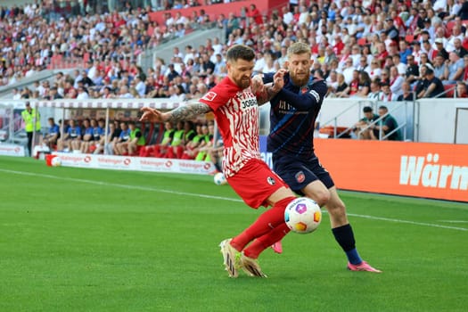 From left to right: Lukas Kübler (SC Freiburg) and Jan-Niklas Beste (1. FC Heidenheim) in the 1st FBL match: 23-24: 33.  DFL REGULATIONS PROHIBIT ANY USE OF PHOTOGRAPHS AS IMAGE SEQUENCES AND/OR QUASI-VIDEONann  Photo: Joachim Hahne/johapress