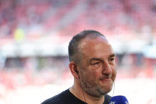 Traine Frank Schmidt (1. FC Heidenheim) at the match of the 1. FBL: 23-24: 33. Sptg. SC Freiburg - 1. FC Heidenheim  DFL REGULATIONS PROHIBIT ANY USE OF PHOTOGRAPHS AS IMAGE SEQUENCES AND/OR QUASI-VIDEONann  Photo: Joachim Hahne/johapress