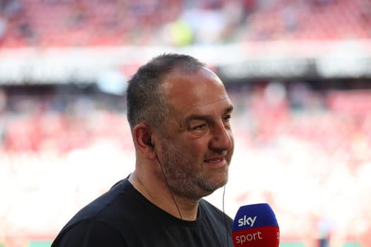 Traine Frank Schmidt (1. FC Heidenheim) at the match of the 1. FBL: 23-24: 33. Sptg. SC Freiburg - 1. FC Heidenheim  DFL REGULATIONS PROHIBIT ANY USE OF PHOTOGRAPHS AS IMAGE SEQUENCES AND/OR QUASI-VIDEONann  Photo: Joachim Hahne/johapress