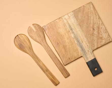 Empty wooden vintage fork and spoon with long handle, top view.