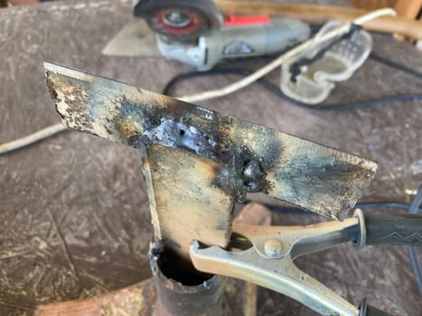 Metal splitter for the small firewood