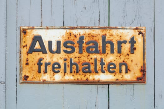 old  rusted  rust  rusty  sign  sign  symbol  exit  free  exit free  bla  garage door  garage  wood  gate  door  made of wood  Germany