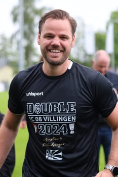 Coach Mario Klotz (Villingen 08) is happy about the double with his team after the match of the OL BaWü: 23-24 - 34th matchday - FC 08 Villingen - CFR Pforzheim